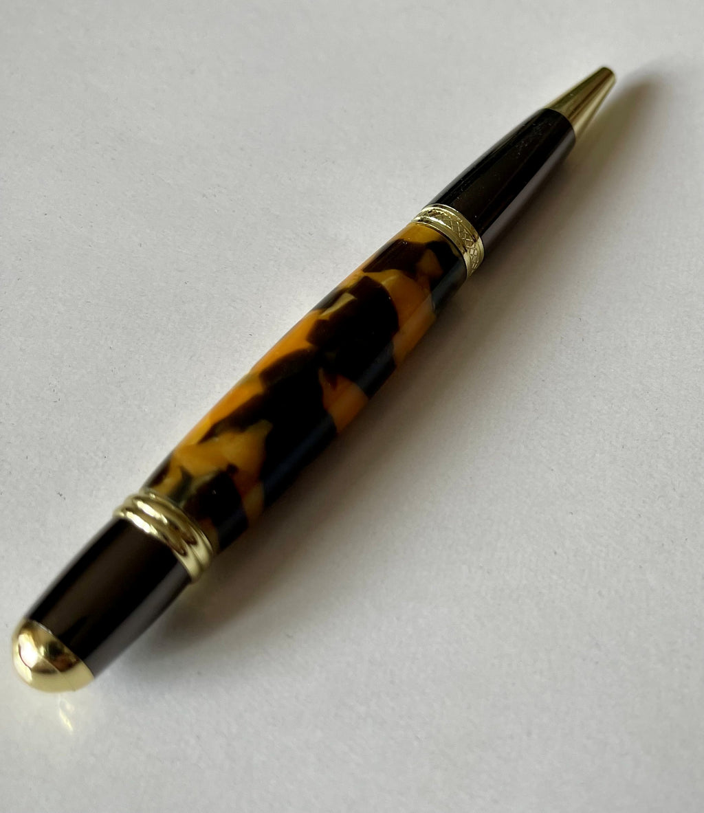 Sierra Twist Ballpoint Pen – Amber & Black Swirl with Gold Fittings