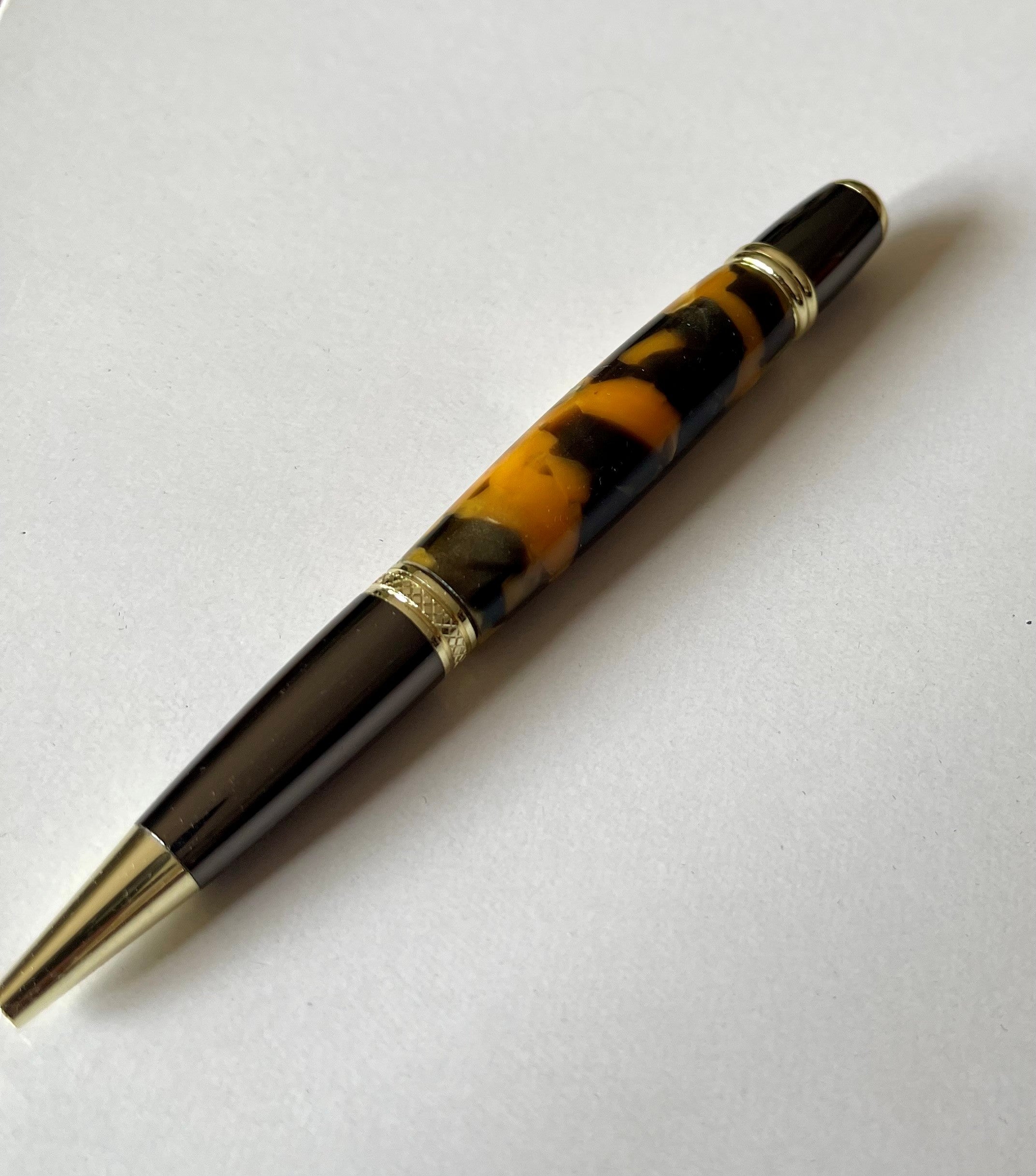 Sierra Twist Ballpoint Pen – Amber & Black Swirl with Gold Fittings