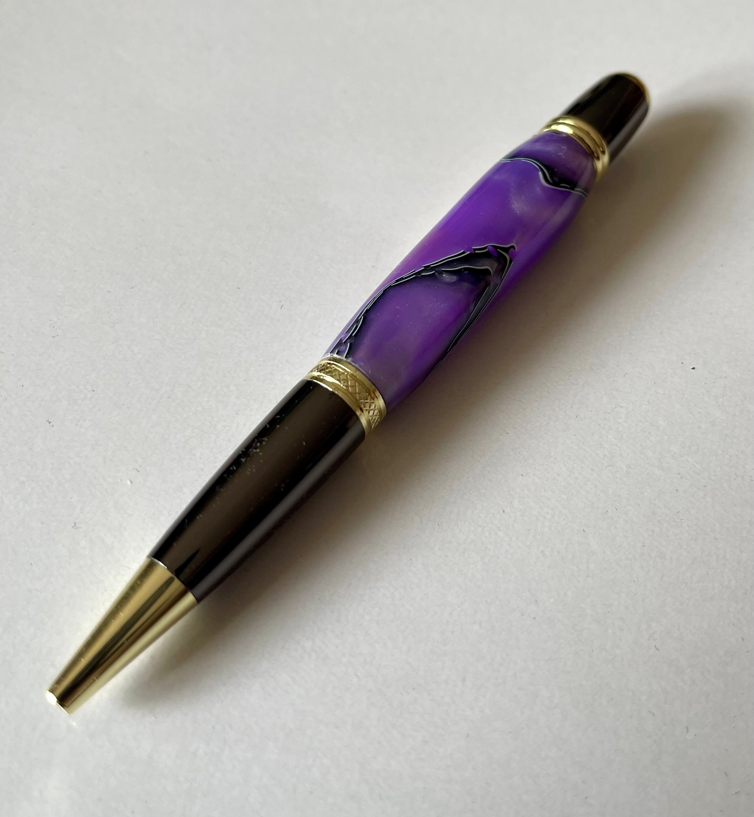 Sierra Twist Ballpoint Pen – Purple & Black Swirl with Gold Coloured Fittings